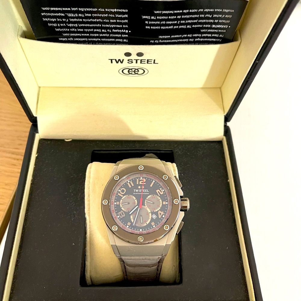 COPY - oversized and a very stylish watch